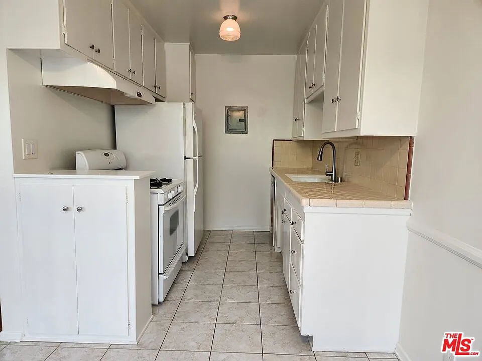 1 bed, 1.0 bath, 700 sqft, $1,900 — Photo 3