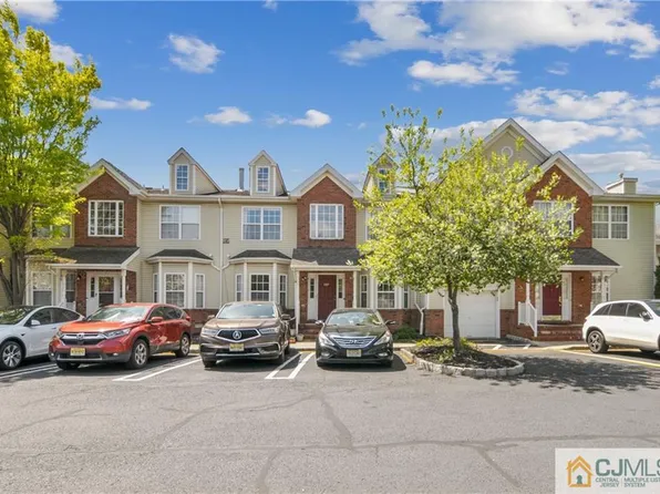 287 Pinelli Dr, Piscataway, NJ 08854