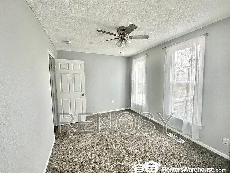 105 E 3rd Ave — Photo 17