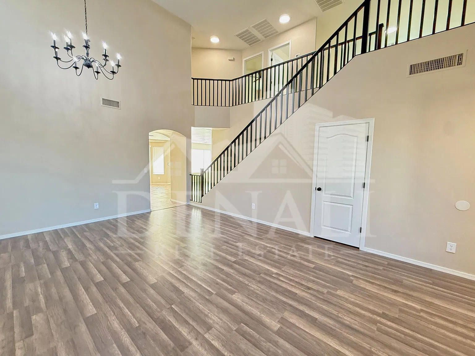 4 bed, 3.0 bath, 2426 sqft, $1,995 — Photo 3