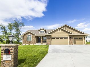 1009 Park Grove Cir, Manhattan, KS 66503
