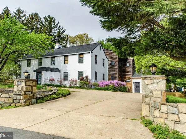 1134 Towlston Rd, Great Falls, VA 22066