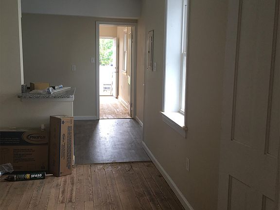 4th image of 30 E Franklin St #2