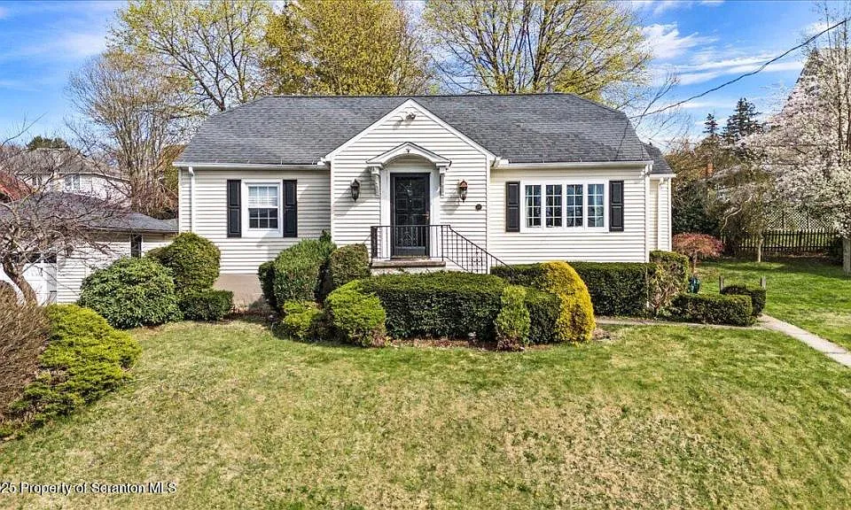 131 Arnold Ave