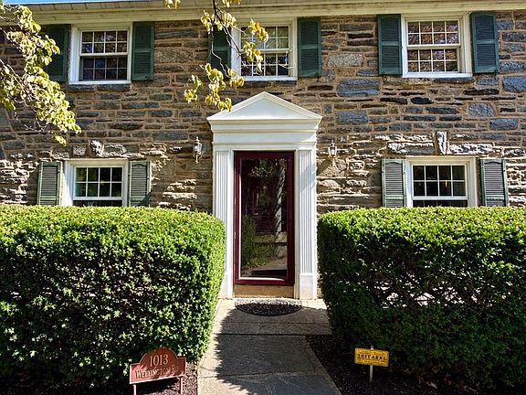 3rd image of 1013 Wellington Rd