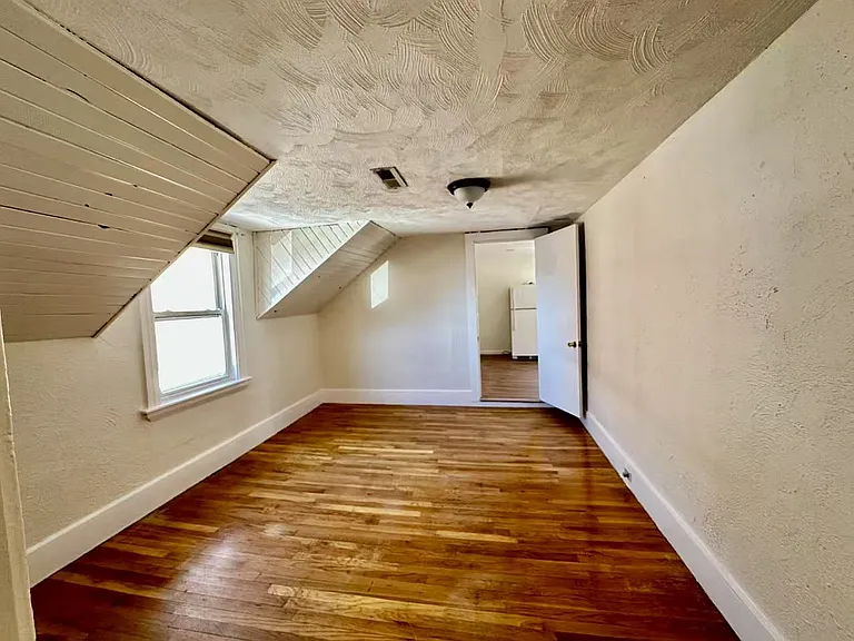 8-10 Ralph Piteri Ter — Photo 6