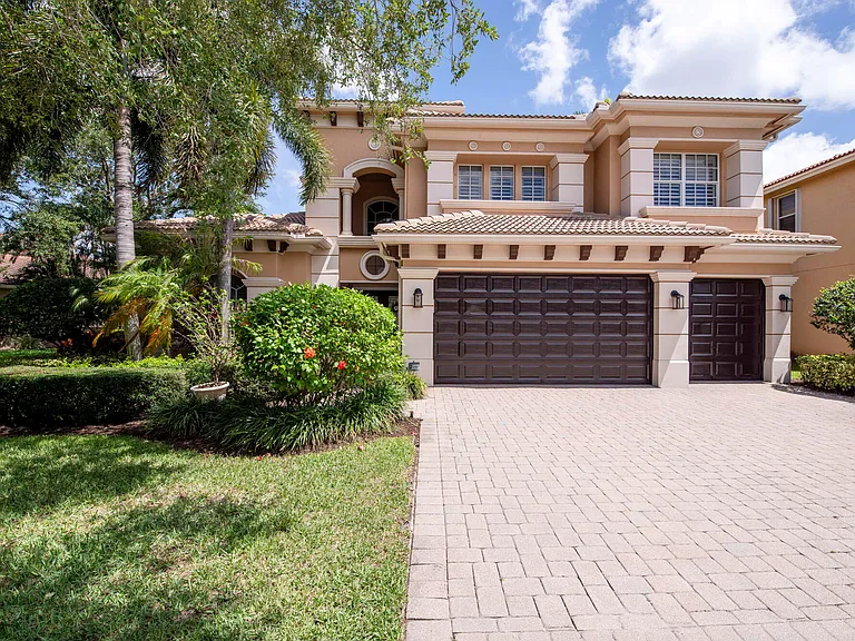 8801 Wellington View Dr — Photo 45