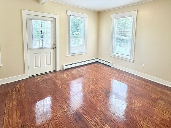5th image of 371 Norton St #1