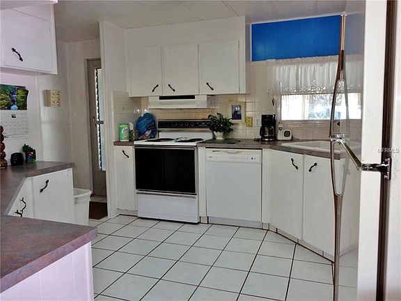 5th image of 8 Pine Ln