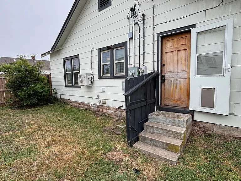 218 S Moore Ave — Photo 17