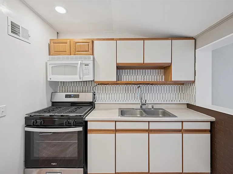 1278 Hugo St — Photo 10