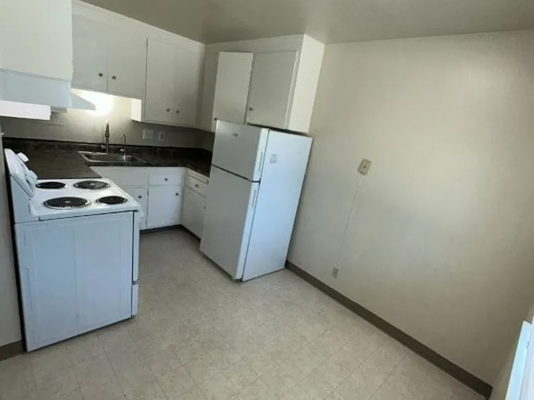 586 Berry Ave — Photo 4