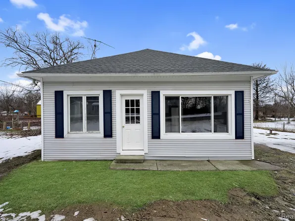 9535 E Newburg Rd, Durand, MI 48429