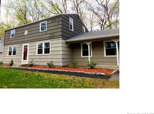 20 Quaker Ln, Enfield, CT 06082