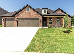 459 Casella St, Springdale, AR 72762