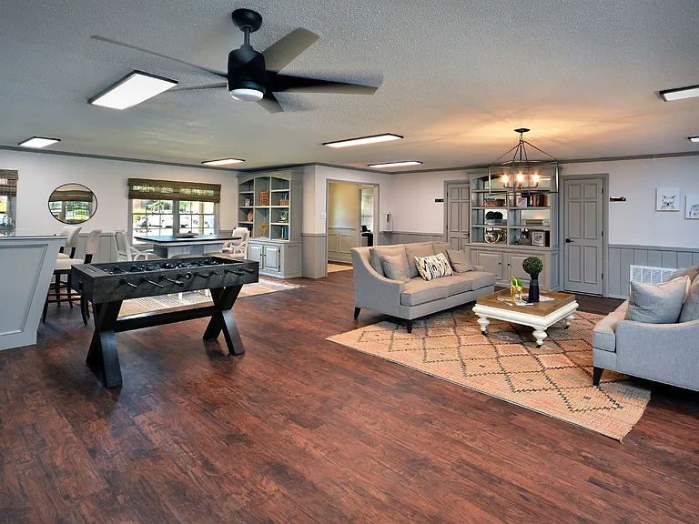 Chateau Apartments — Photo 7