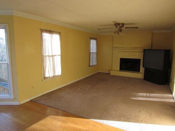 5th image of 1245 Hollytree Ct