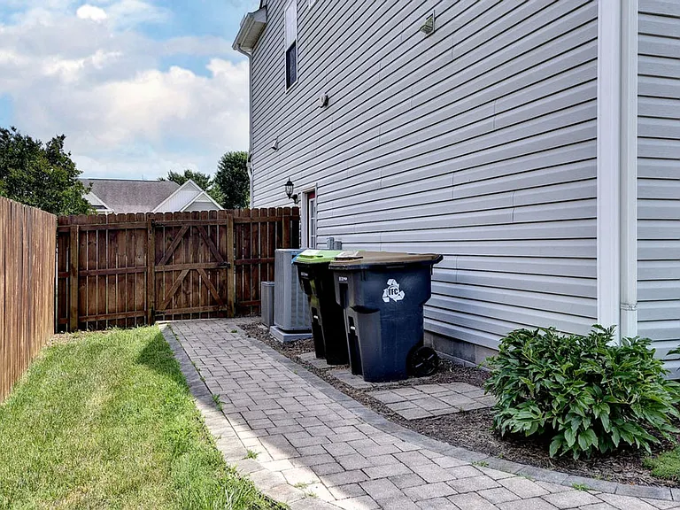 4688 Yeardley Loop — Photo 44