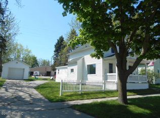 206 1st St, Ludington, MI 49431