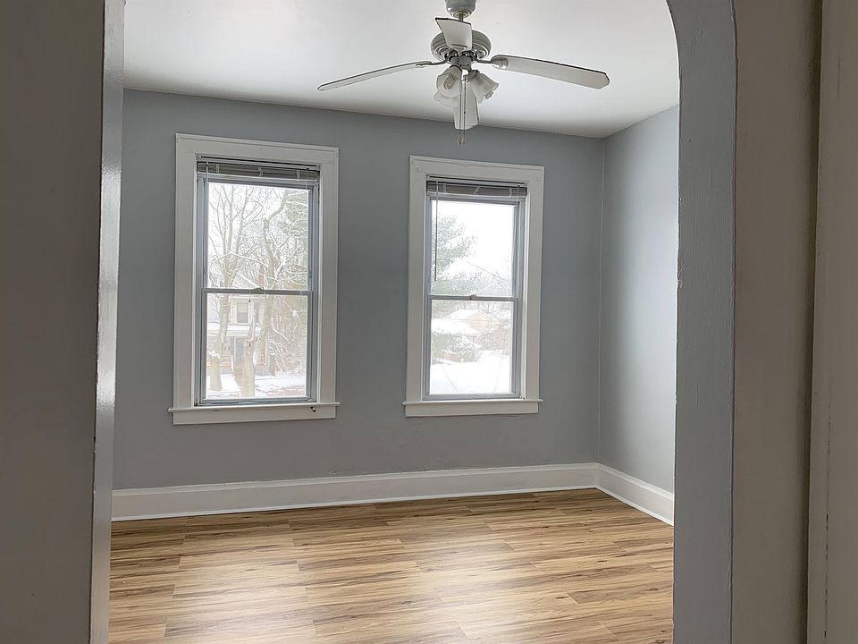 1st image of 322 Woodlawn Rd #2