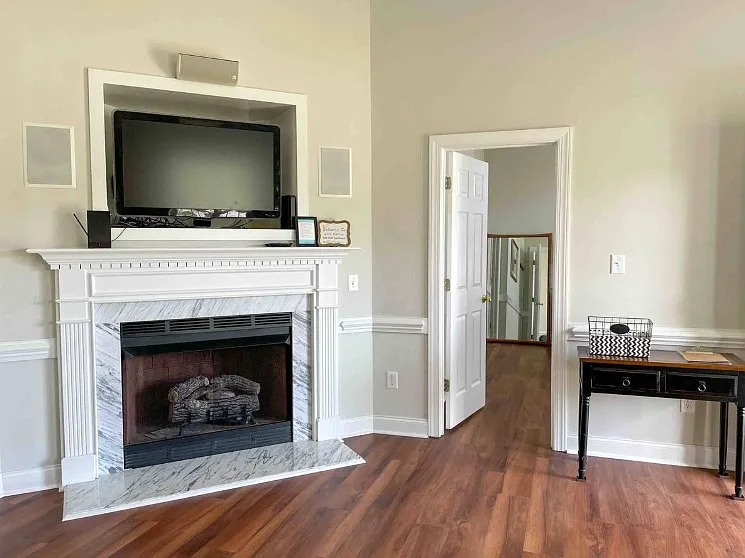 655 Carrington Ln — Photo 7