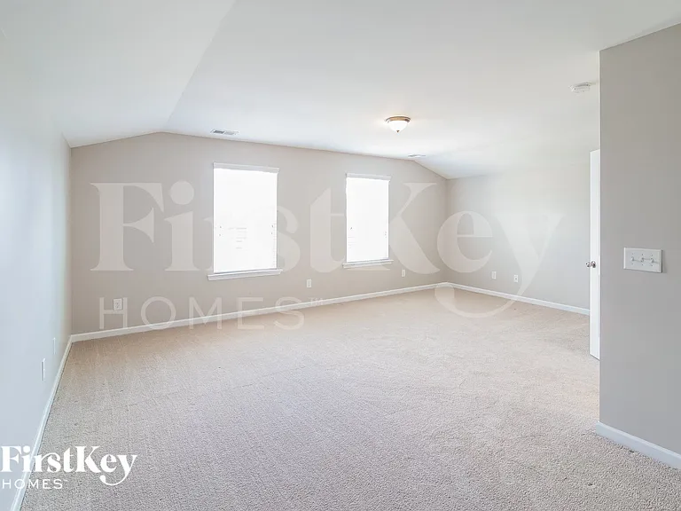647 Redbud Ln — Photo 11