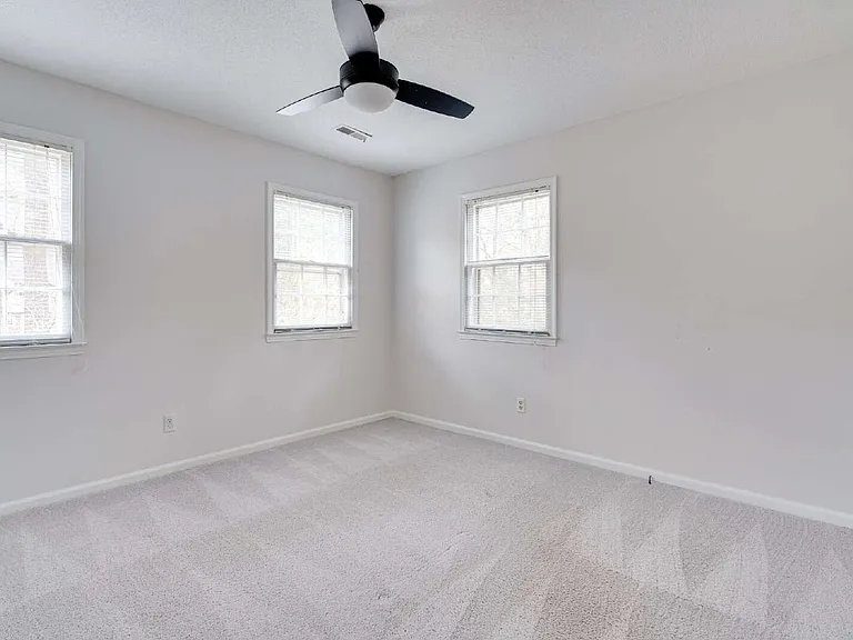 2437 Tilghman Cir — Photo 19