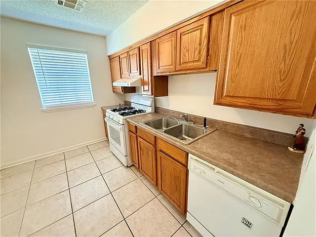 6484 Park Manor Dr #B — Photo 9
