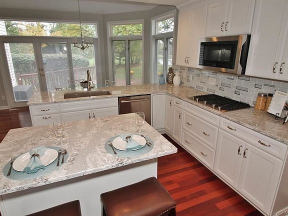 3rd image of 5564 Oakdale Ln