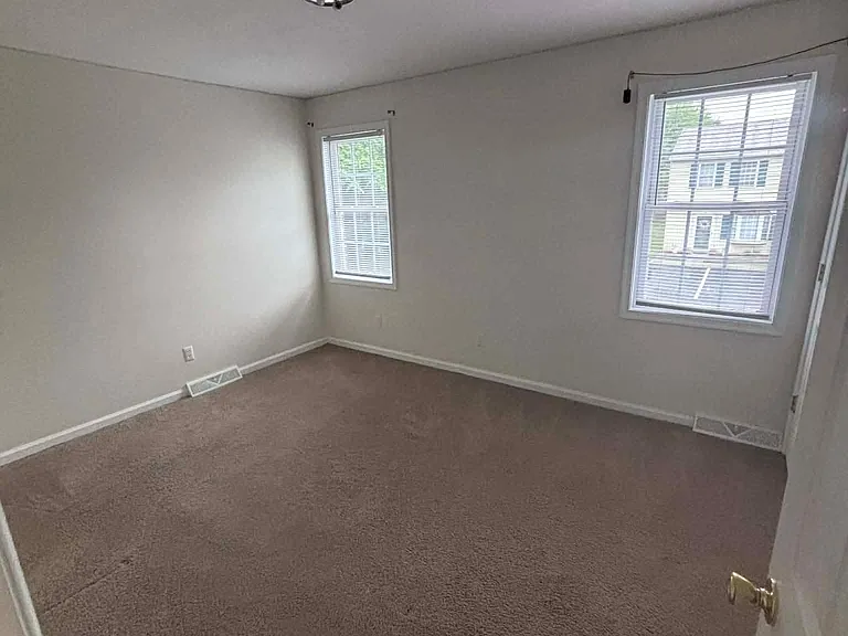 102 Jeremiah Ct — Photo 25