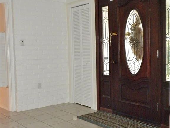 3rd image of 402 Winchester Dr