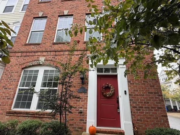 29 Steeplechase Dr, La Plata, MD 20646