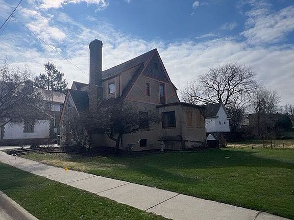 2nd image of 825 Cole St