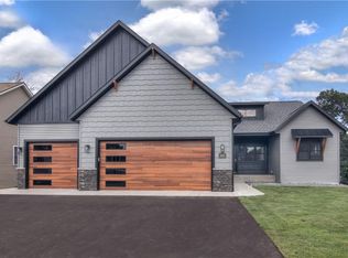 4642 S Oakwood Hills Pkwy, Eau Claire, WI 54701