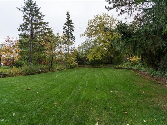 3rd image of 3292 Bluett Dr