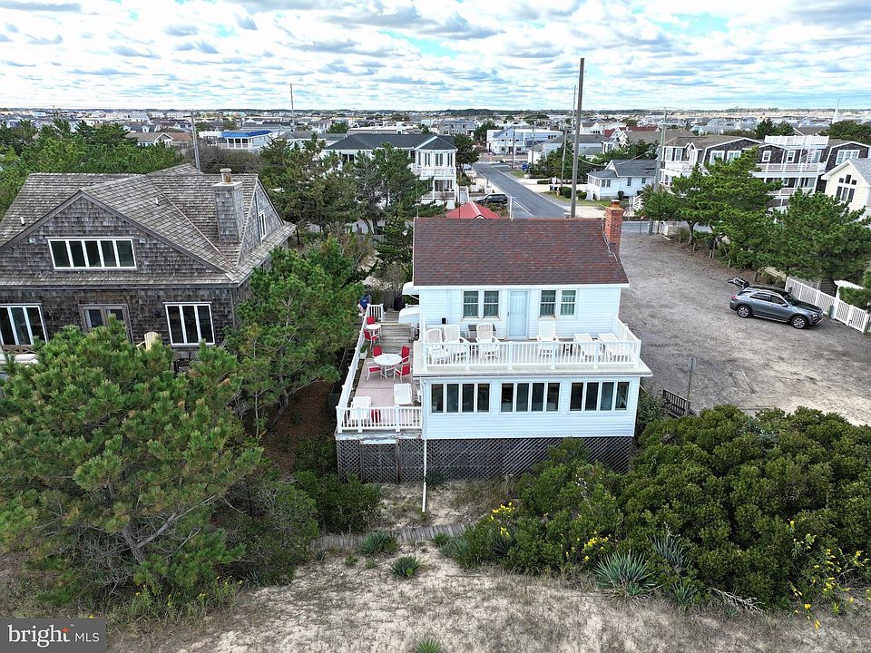 1st image of 811 Bunting Ave