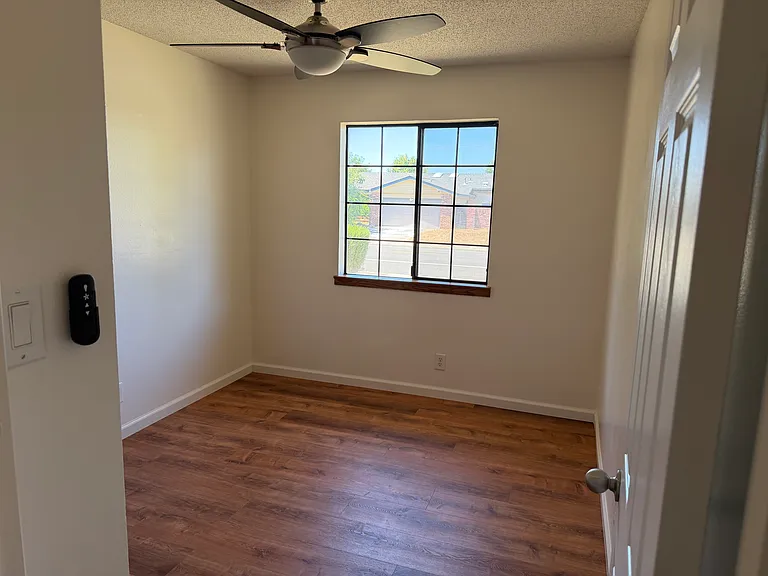 2338 La Loma Dr — Photo 9