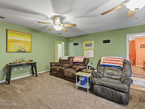 4th image of 123 Espana Park Dr