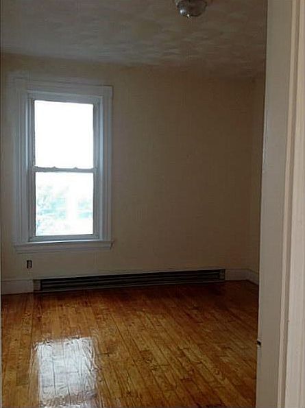 2nd image of 29 Rockland Ave #2