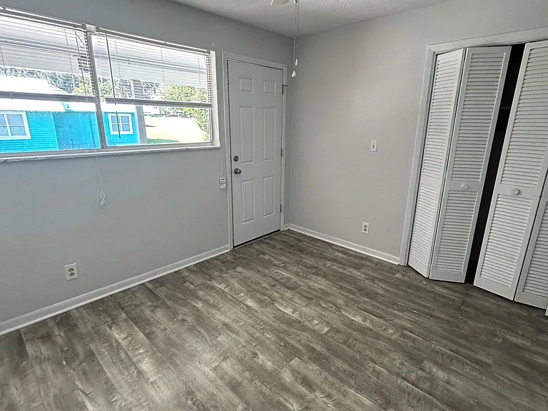 11 N Lake St #3 — Photo 16