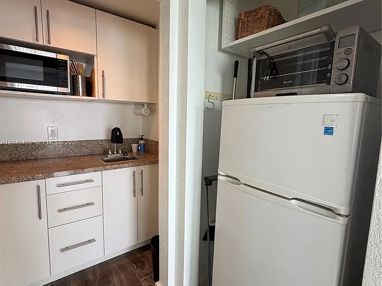 700 Biltmore Way #1216 — Photo 9