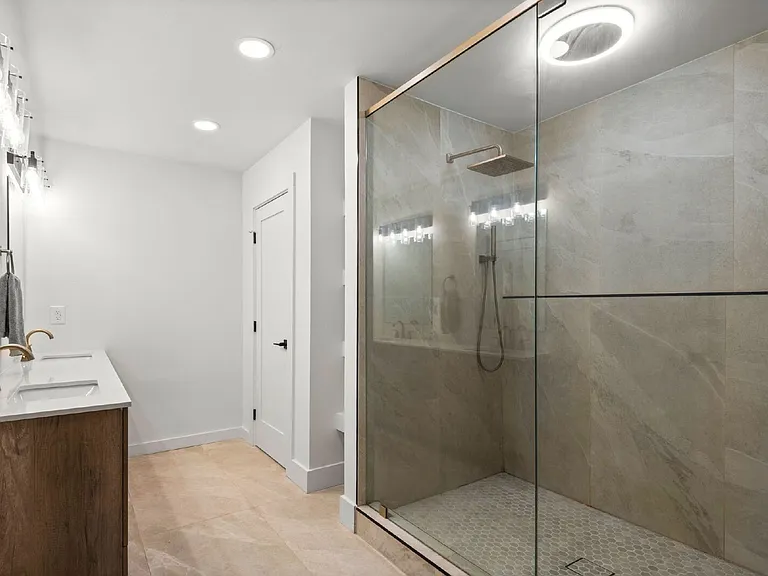 2507 Edgewater Dr — Photo 18