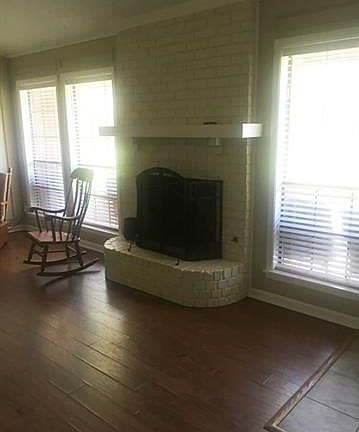 3rd image of 4729 Lakeside Dr