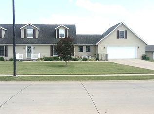 609 W Farmland Dr, Maquoketa, IA 52060