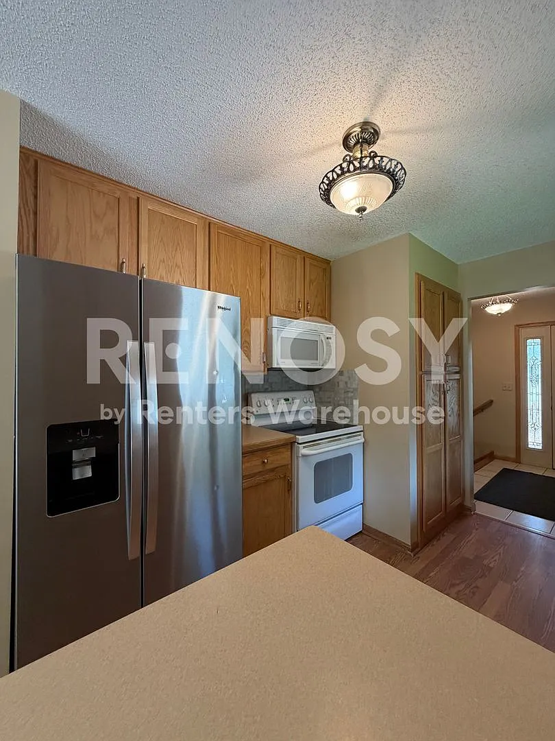 Available September 1st 3 Bedroom 2 Bath Single Family Home in Apple Valley — Photo 3