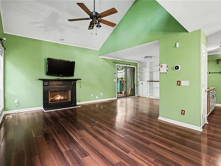 1006 Creatwood Cir SE — Photo 8