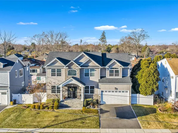 76 Northern Parkway W, Plainview, NY 11803