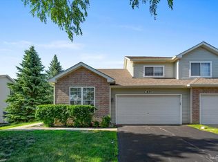47 Rolling Oaks Rd #F, Sugar Grove, IL 60554