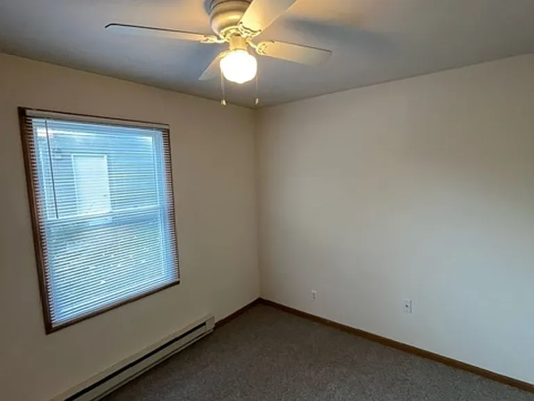 891 Parkview Dr — Photo 7