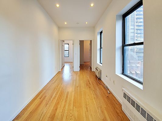 4th image of 238 E 58th St #28